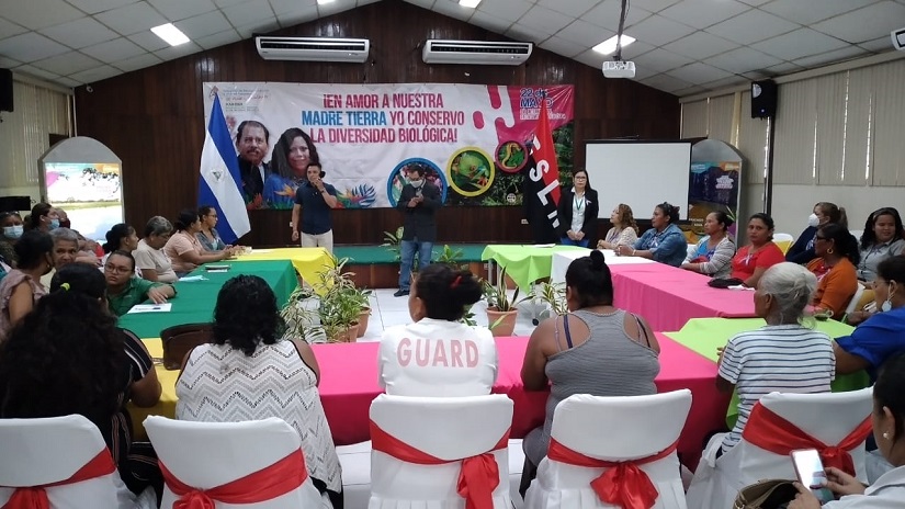 MUJERES